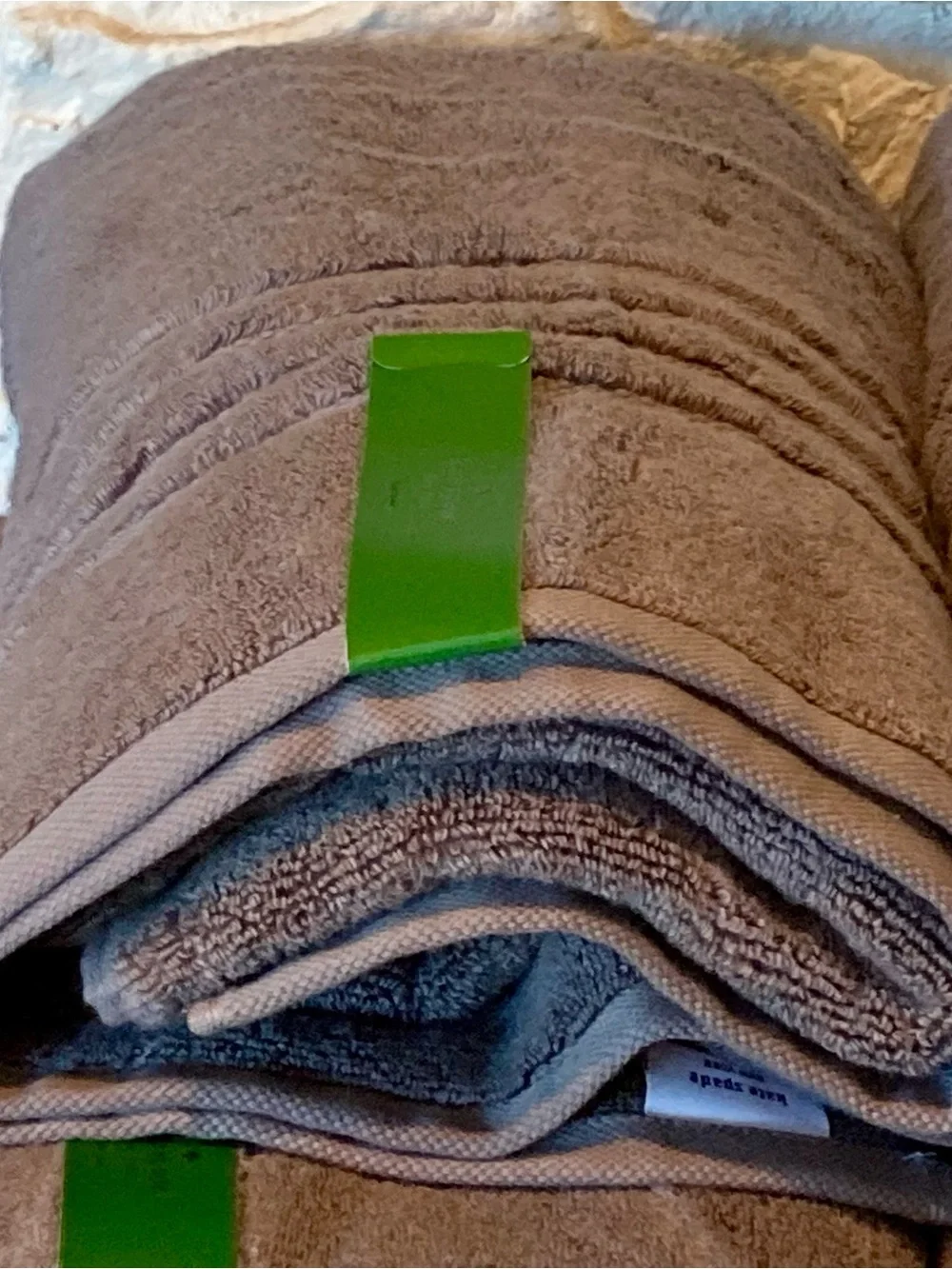 New with tags Kate Spade Gray Plush Bath Towels - Set of 4